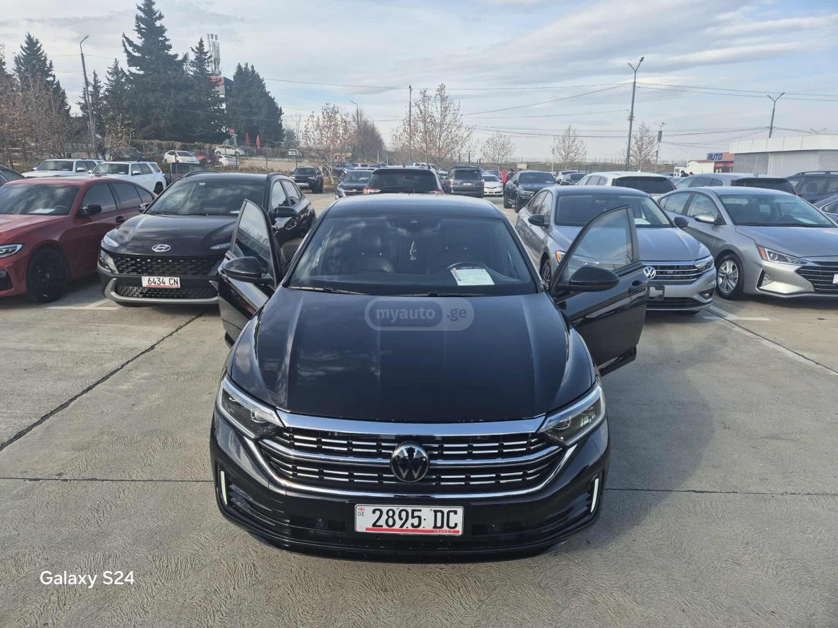 Volkswagen Jetta - фото 1