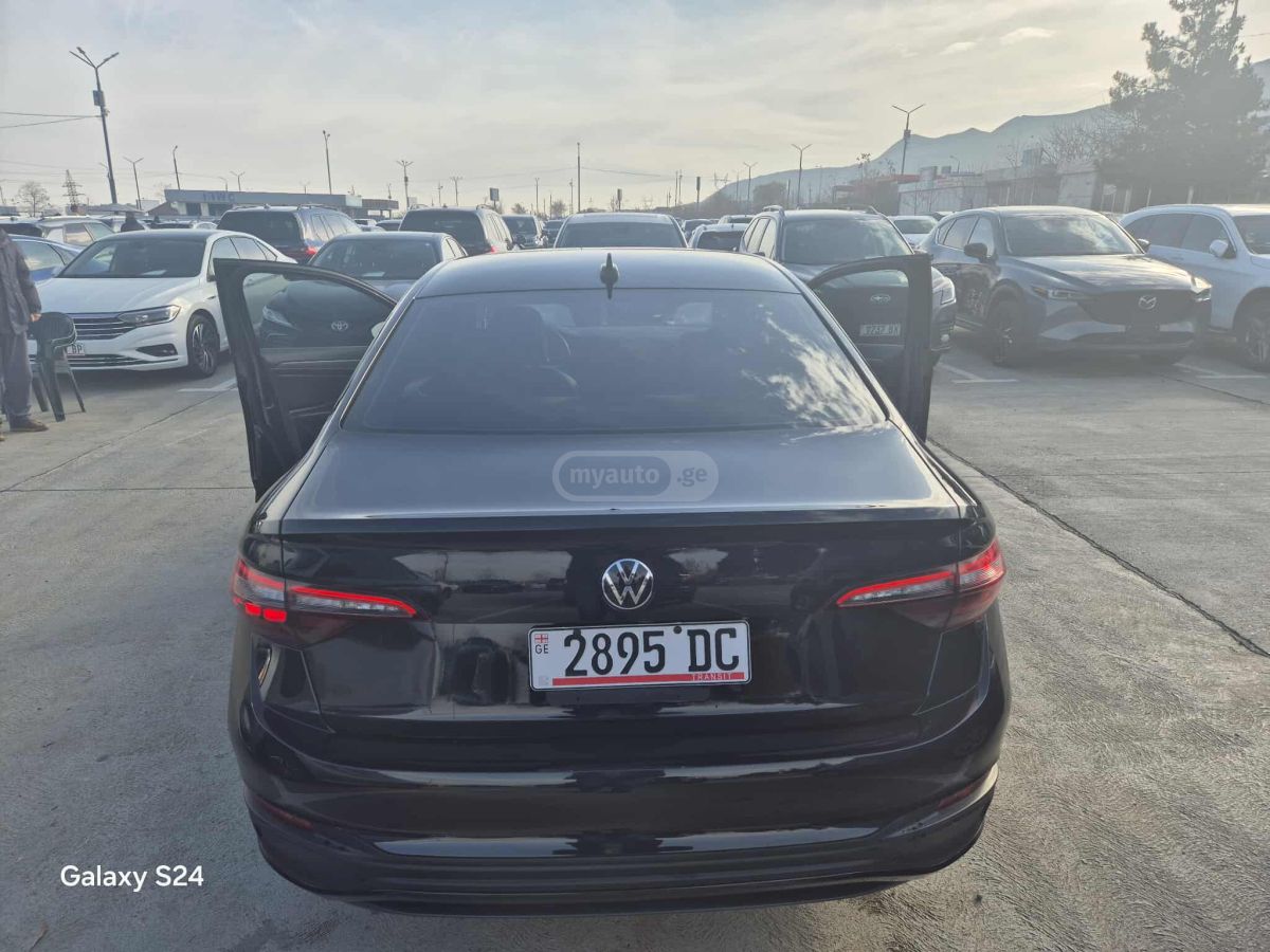 Volkswagen Jetta - фото 2