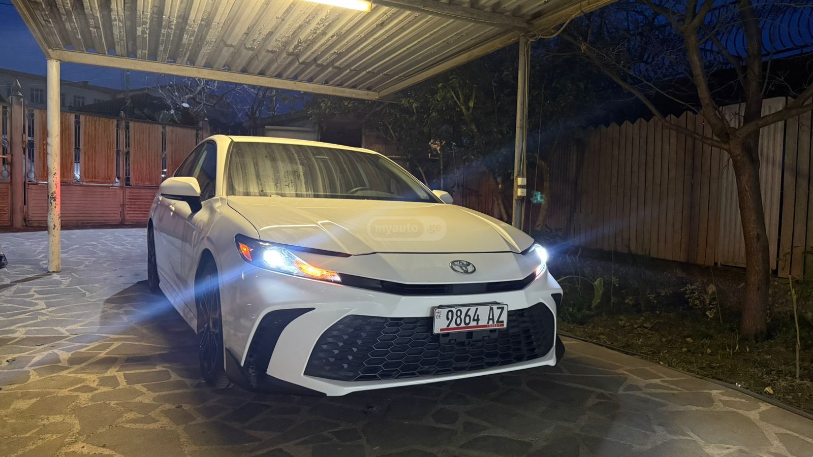 Toyota Camry - фото 4