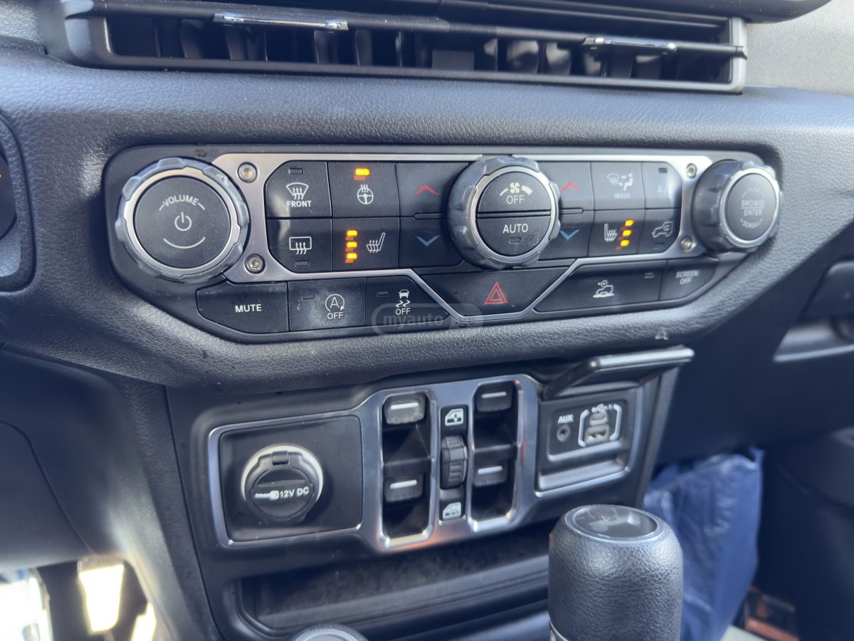 Jeep Wrangler - фото 7