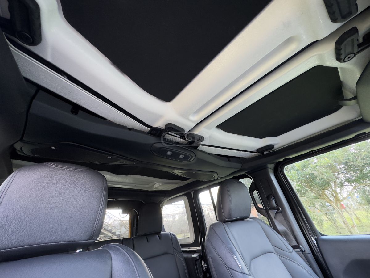 Jeep Wrangler - фото 9