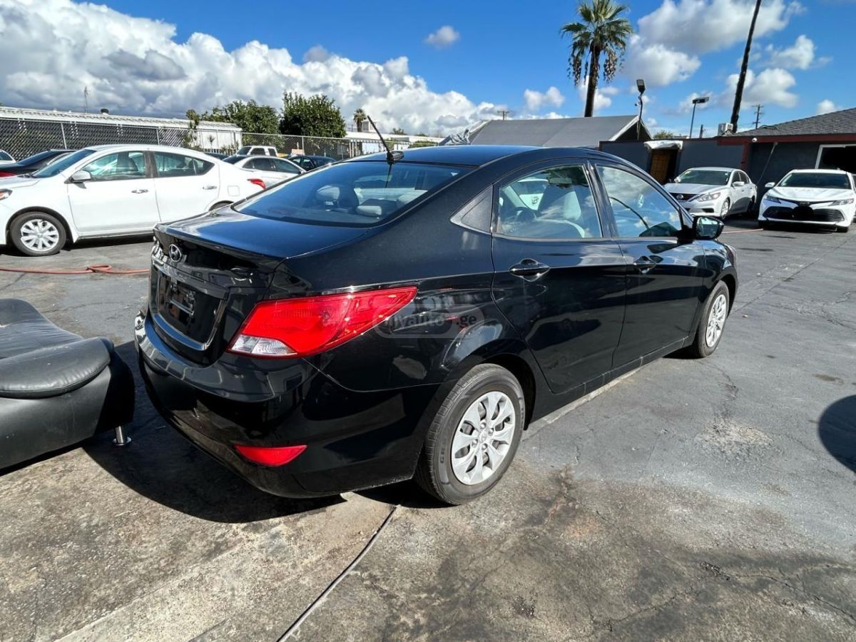 Hyundai SE 4dr Sedan Automatic — миниатюра 4