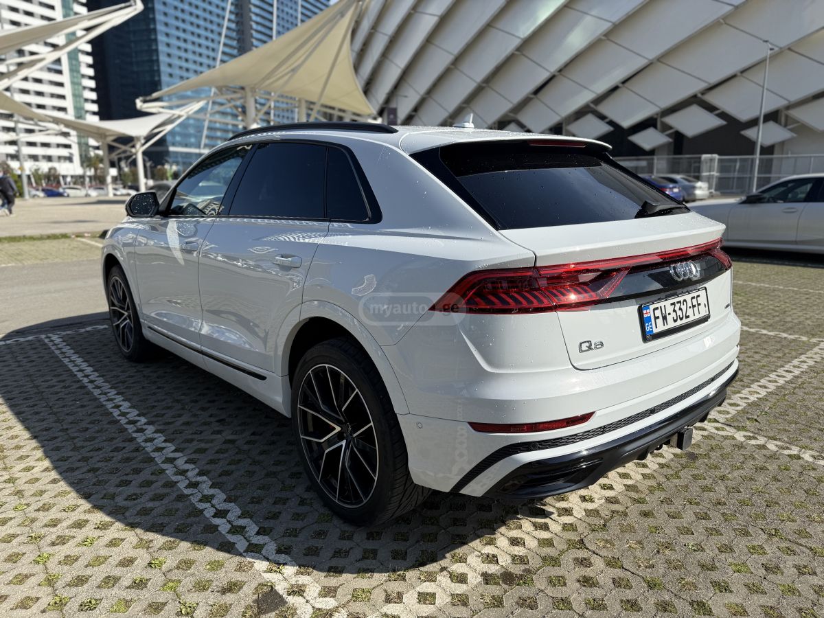 Audi Q8 - фото 11