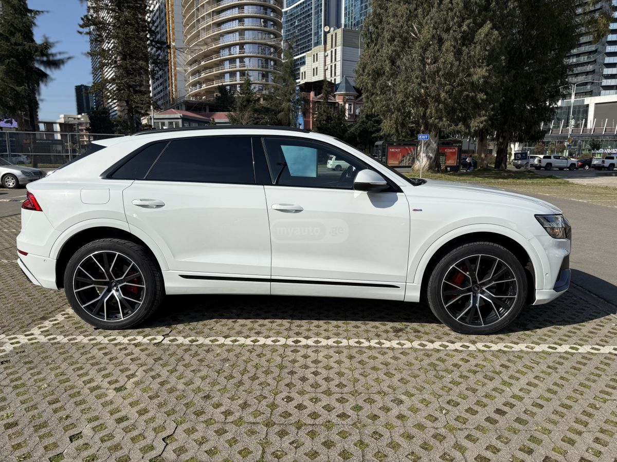 Audi Q8 - фото 4