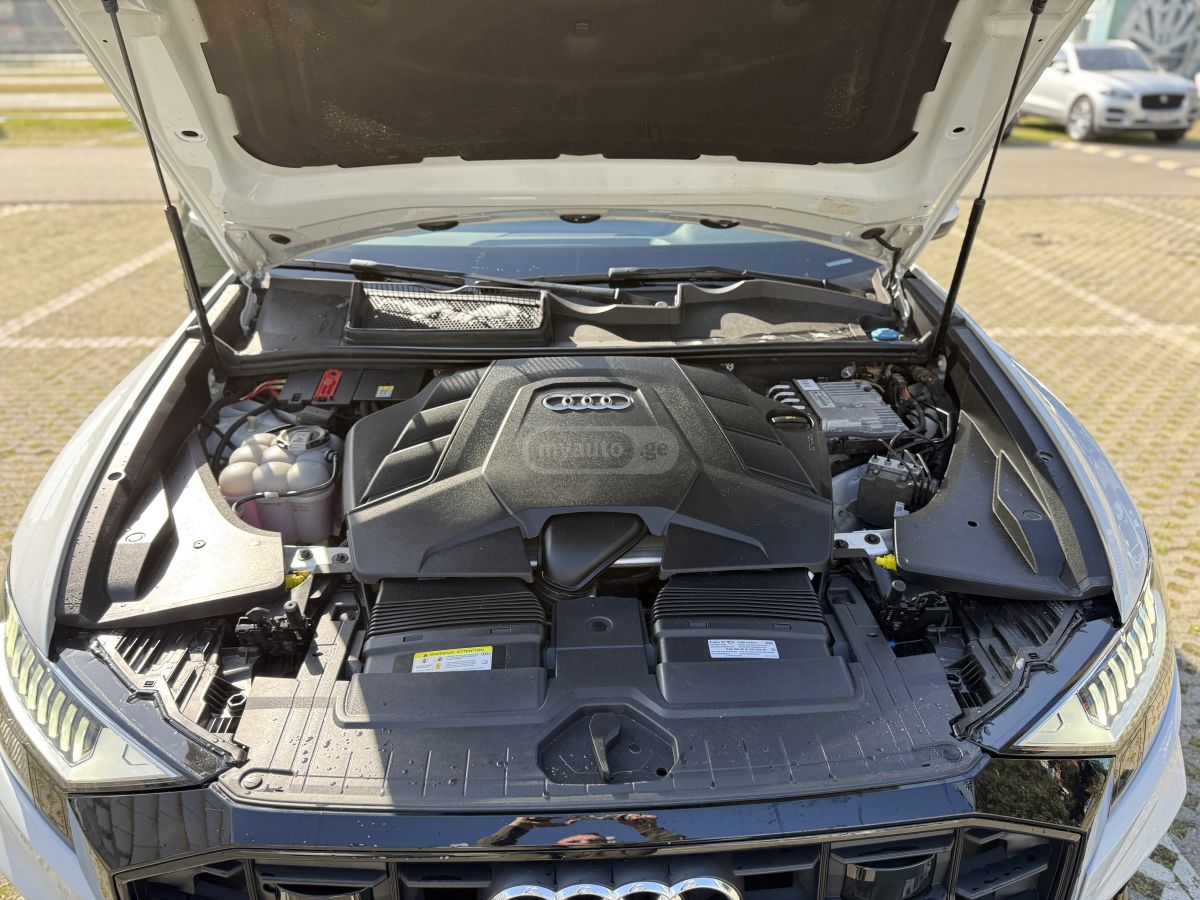 Audi Q8 - фото 5