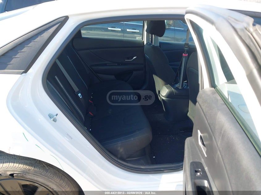 Hyundai SE 4dr Sedan CVT — миниатюра 8