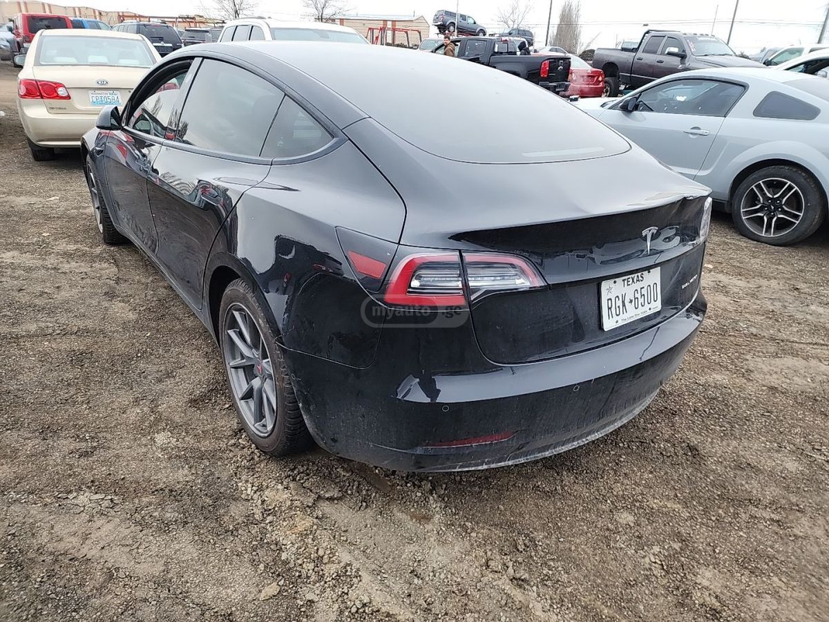 Tesla Model 3 - фото 2