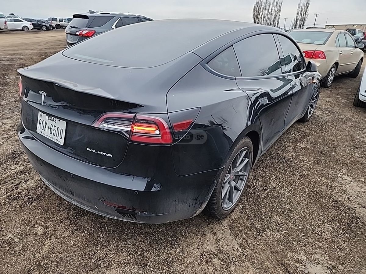 Tesla Model 3 - фото 3