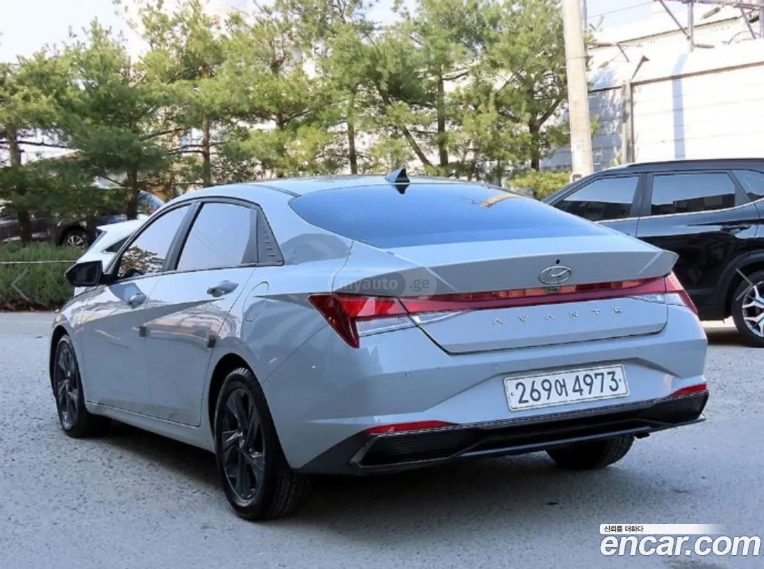 Hyundai Elantra - фото 3