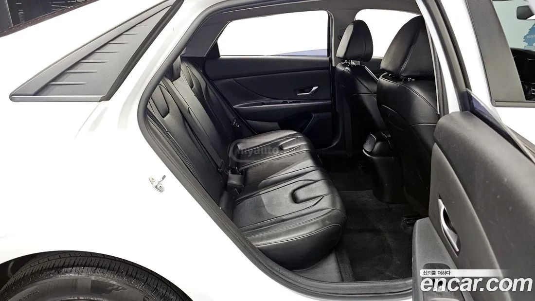 Hyundai Elantra - фото 12