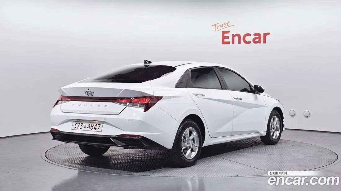 Hyundai Elantra - фото 2