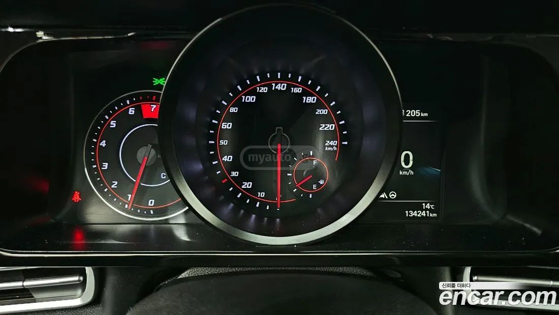 Hyundai Elantra - фото 8