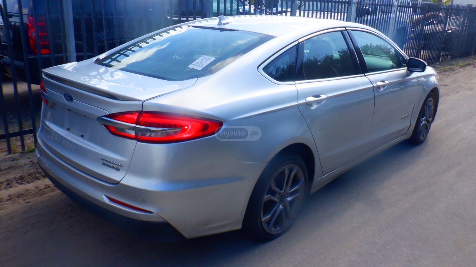Ford Fusion - фото 9