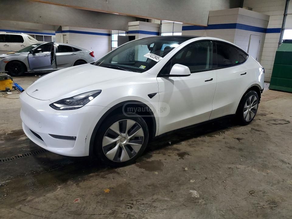 Tesla Model Y - фото 9