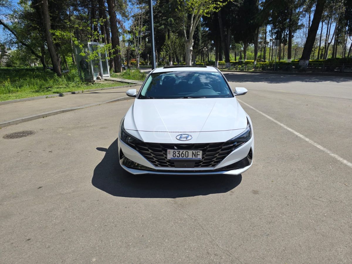 Hyundai Elantra - фото 1