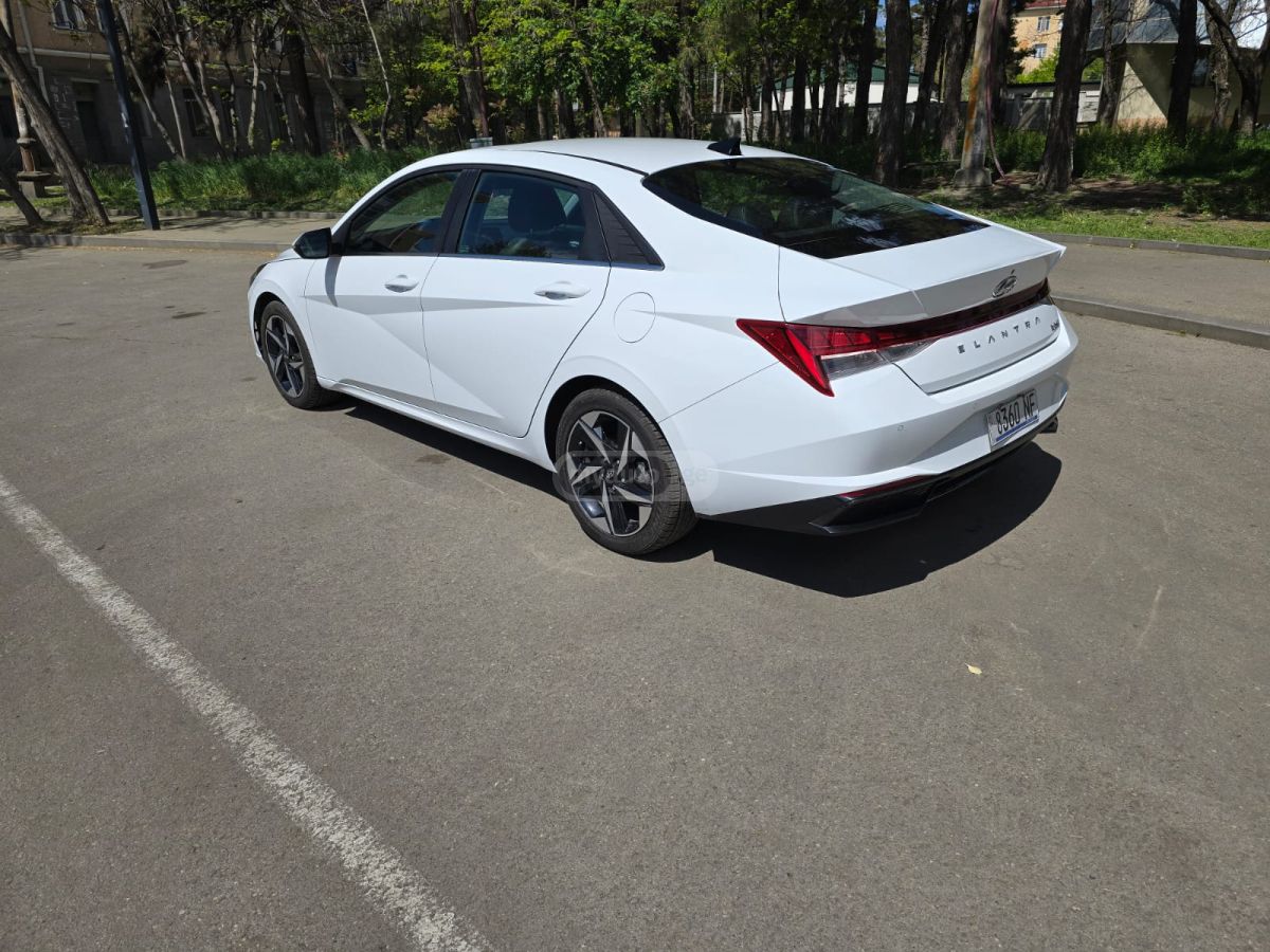 Hyundai Elantra - фото 10