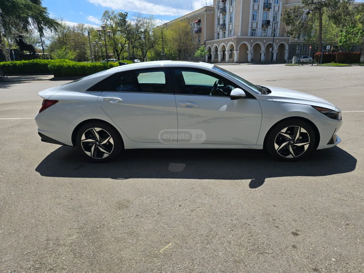 Hyundai Elantra - фото 12