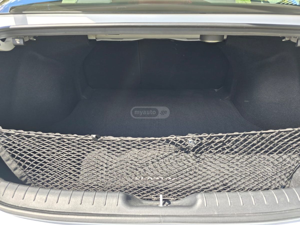 Hyundai Elantra - фото 5