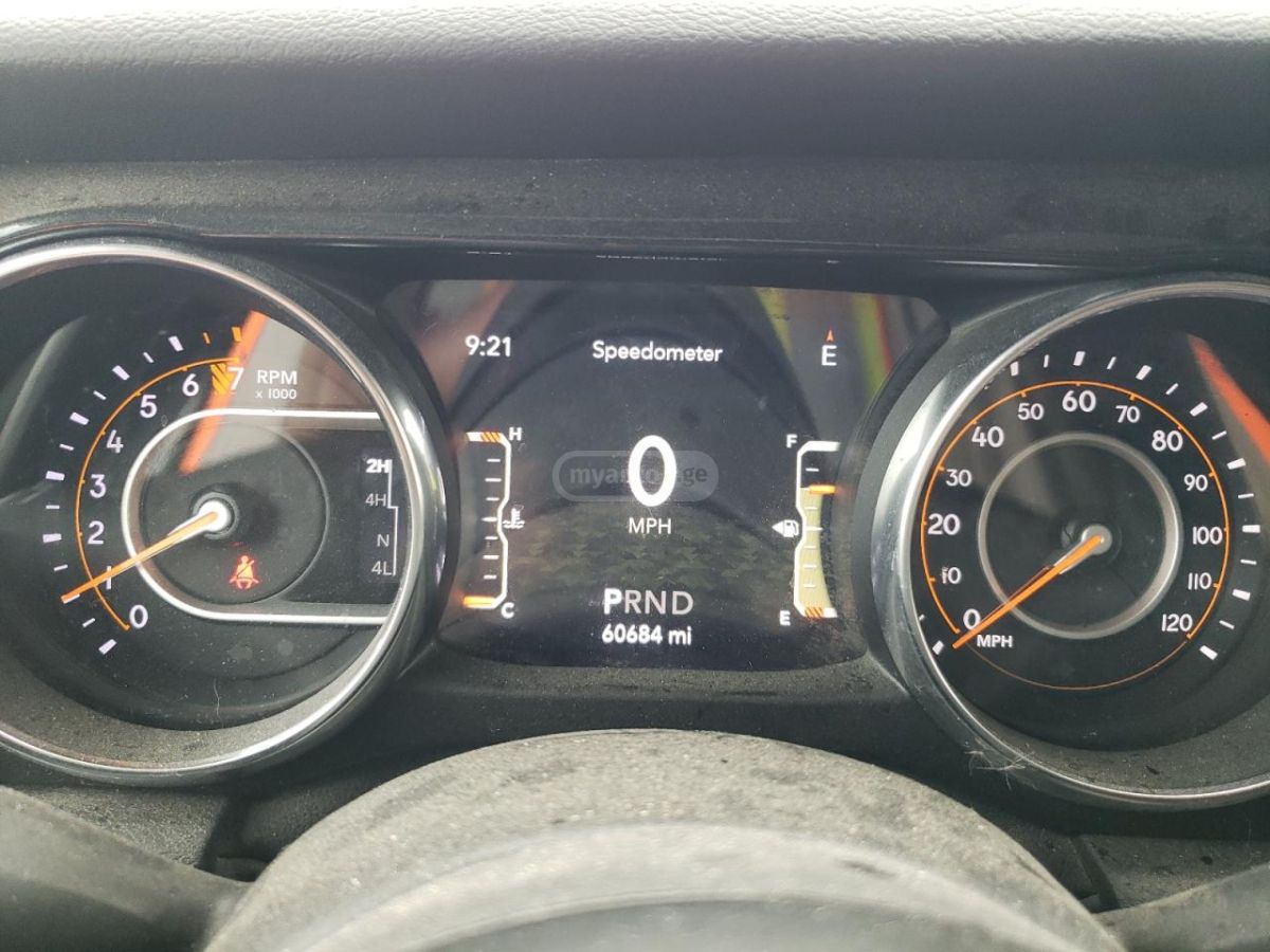 Jeep Wrangler - фото 12