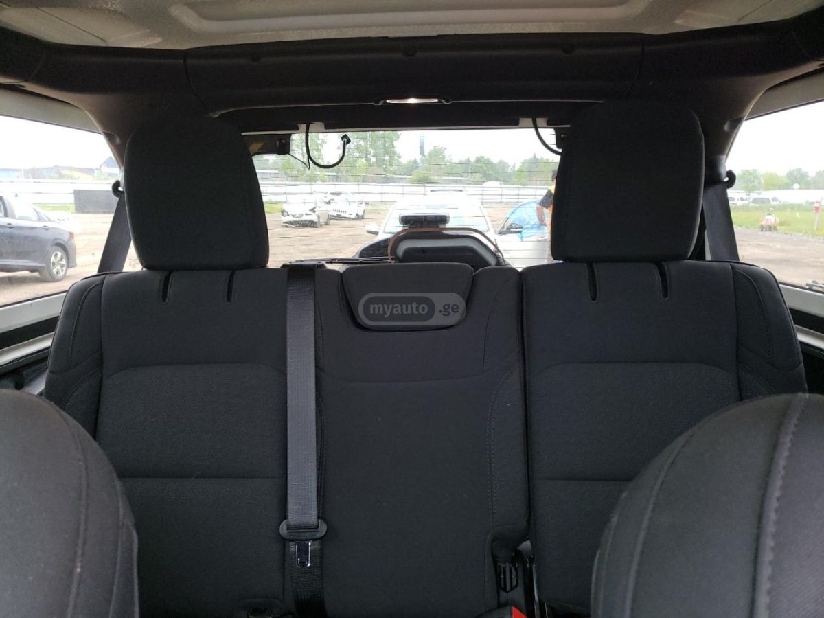 Jeep Wrangler - фото 8