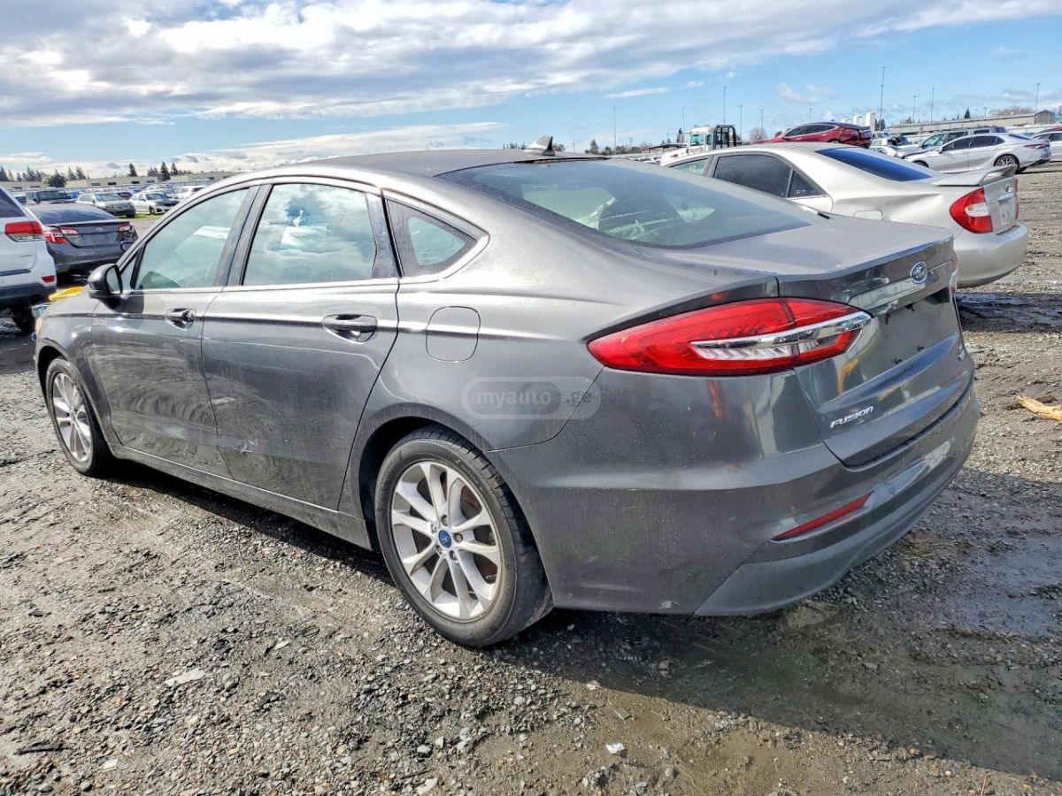 Ford Fusion - фото 2