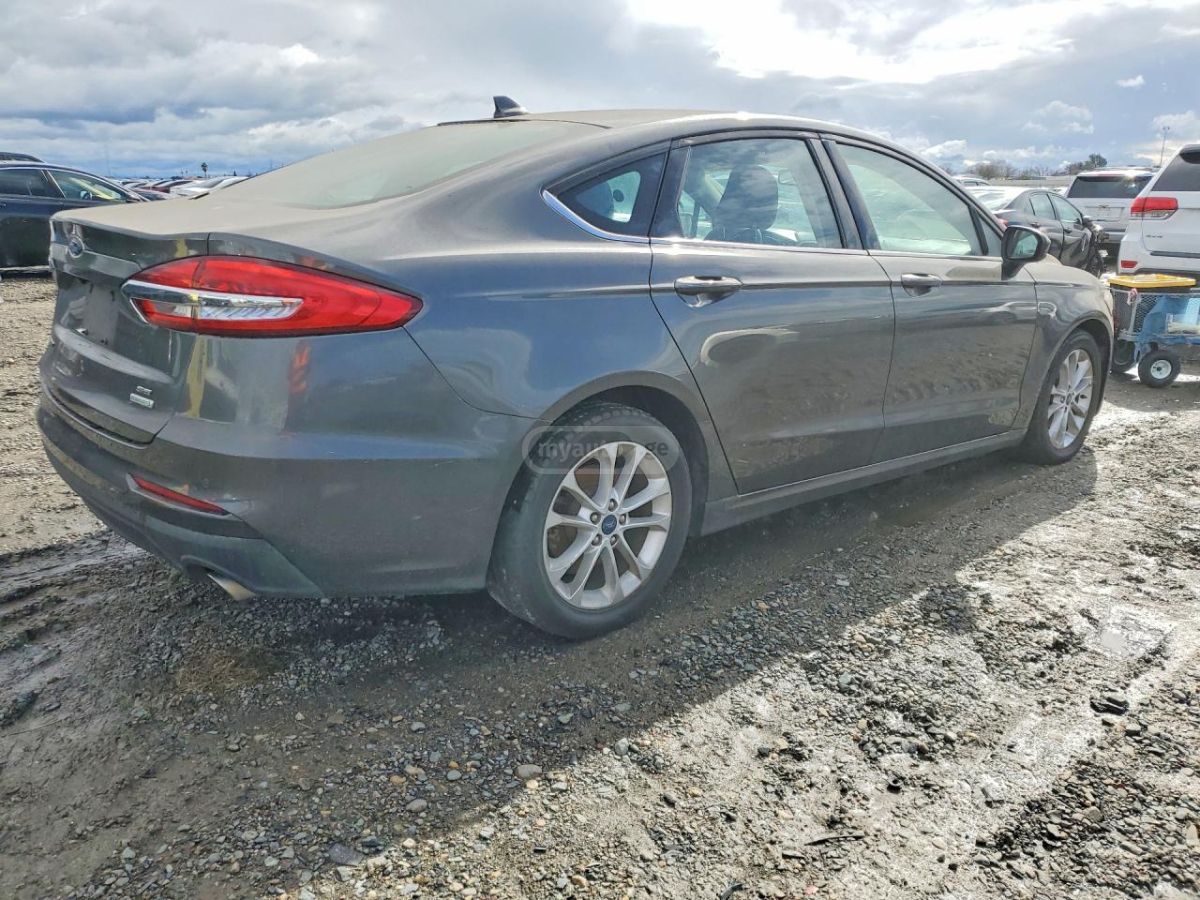 Ford Fusion - фото 3