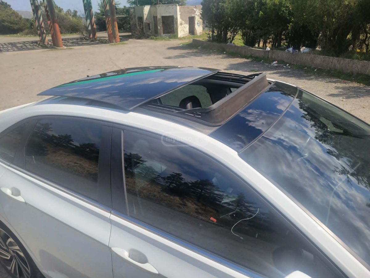 Volkswagen Jetta - фото 12