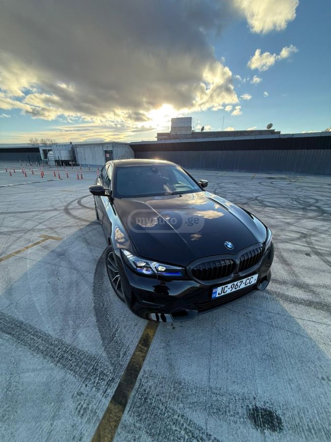 BMW 330 - фото 1