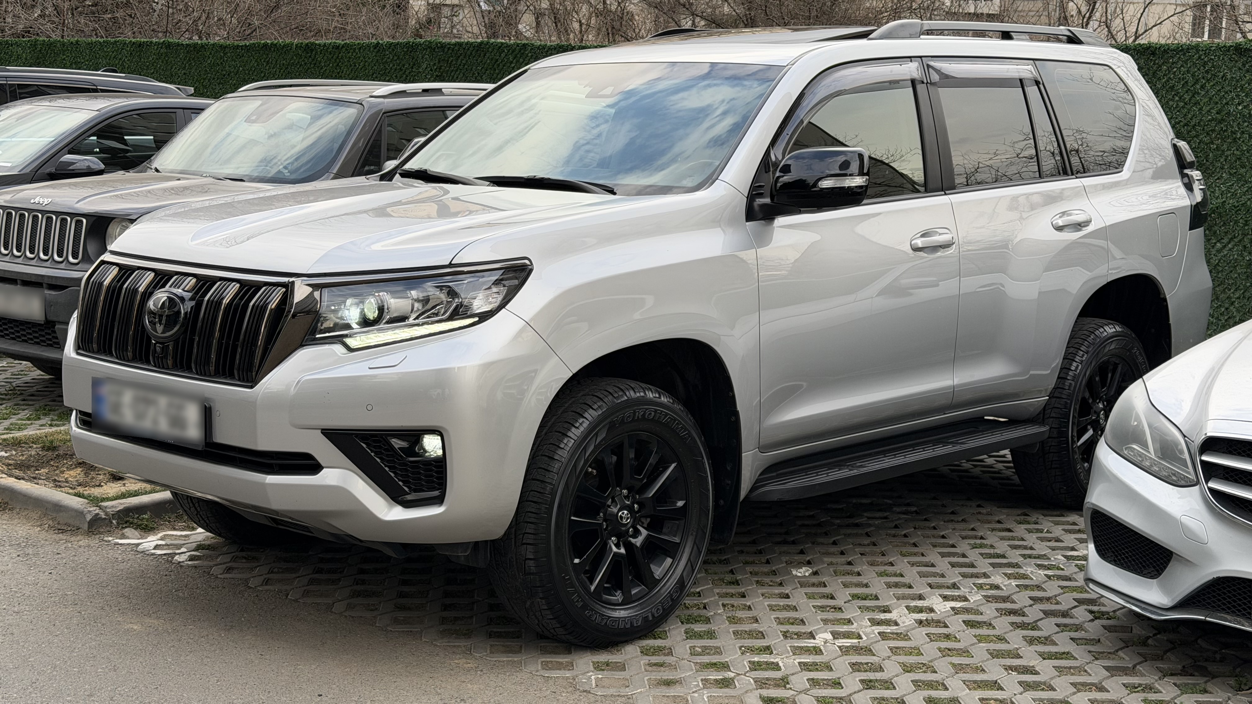 Toyota Land Cruiser Prado - фото 1