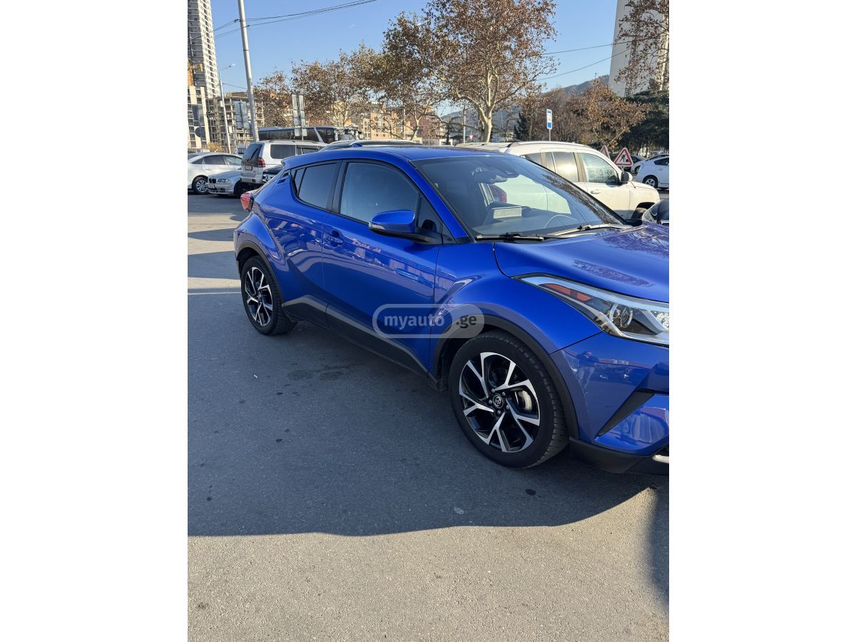 Toyota CHR - фото 1