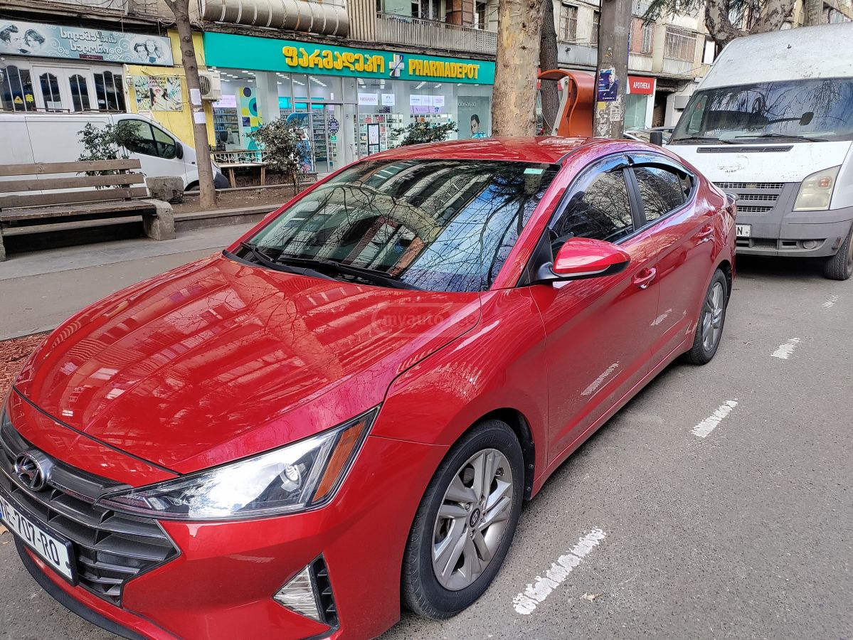 Hyundai Elantra - фото 1