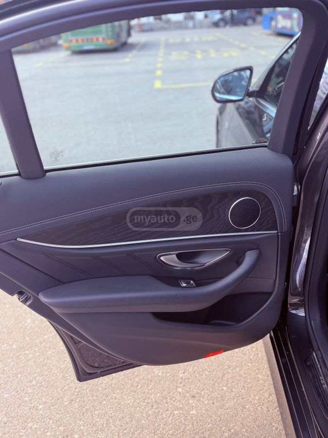 Mercedes-Benz E53 AMG - фото 11