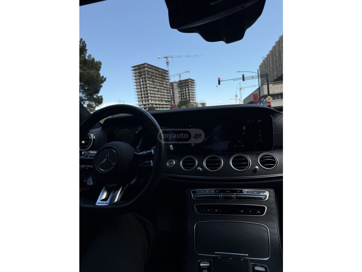 Mercedes-Benz E53 AMG - фото 13