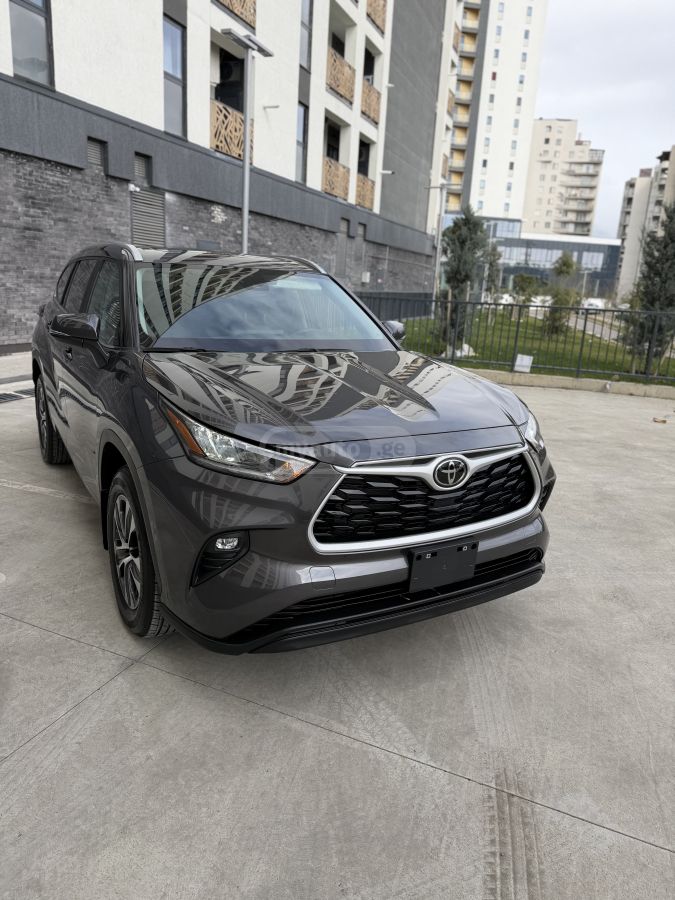 Toyota Highlander - фото 1