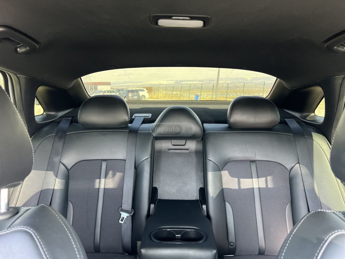 Kia K5 - фото 12