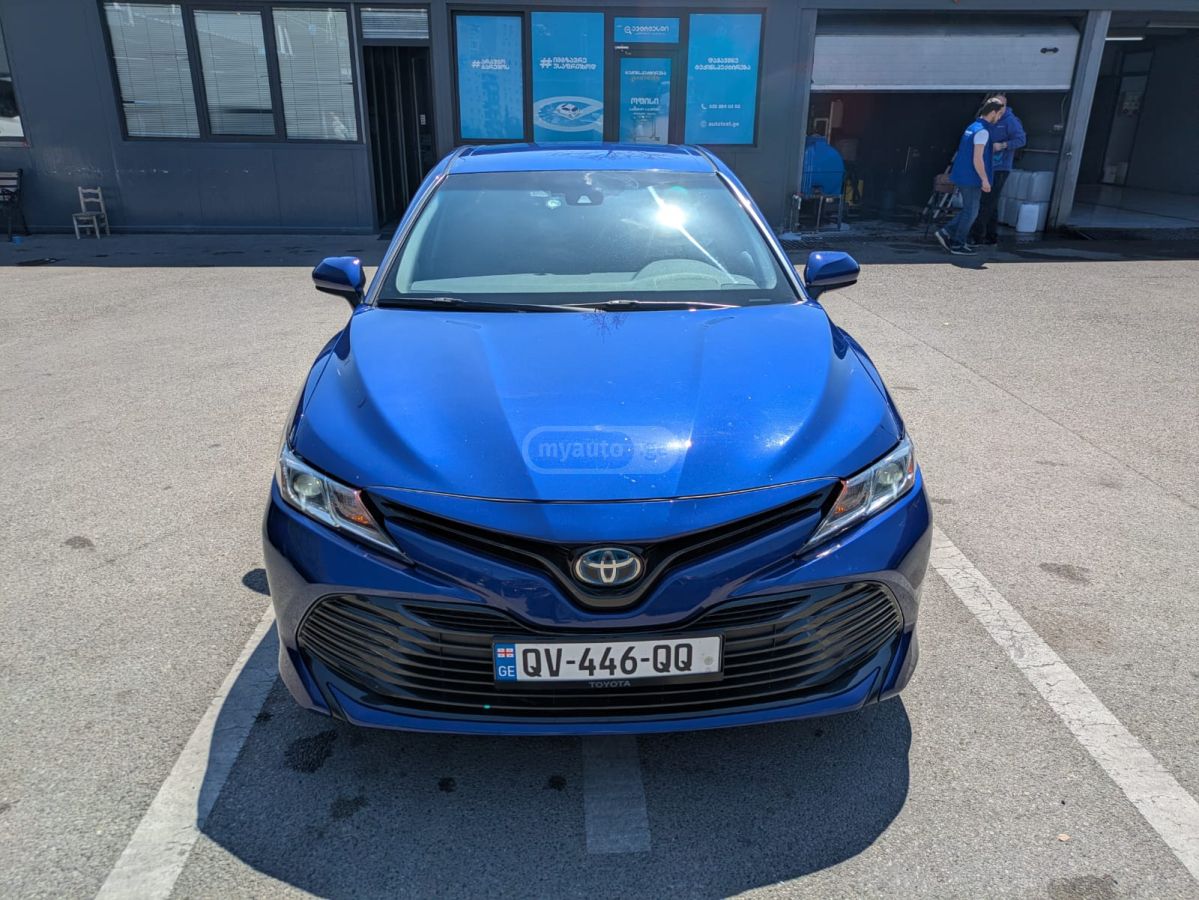 Toyota Camry - фото 1