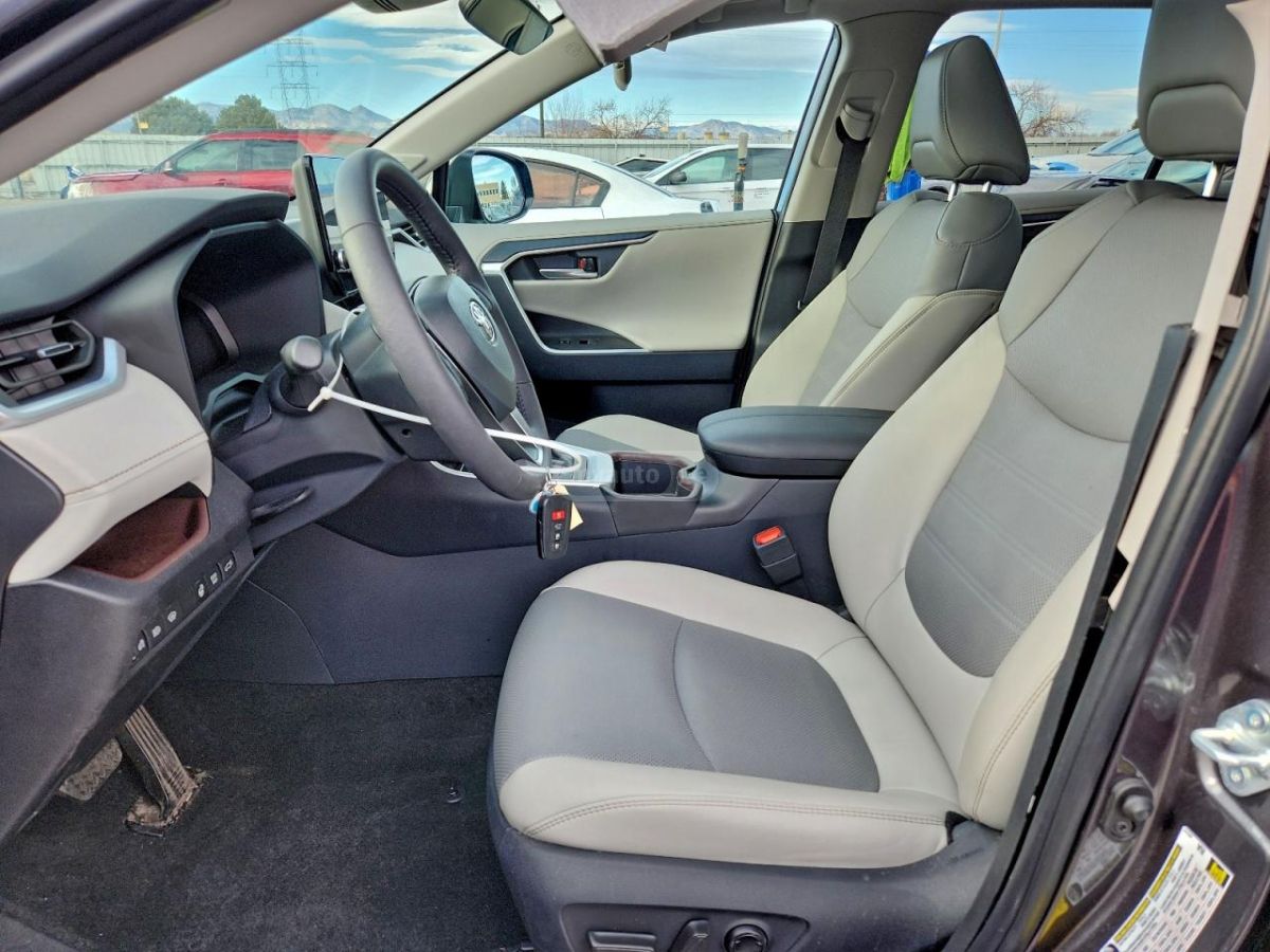 Toyota Limited 4dr All Wheel Drive CV — миниатюра 6