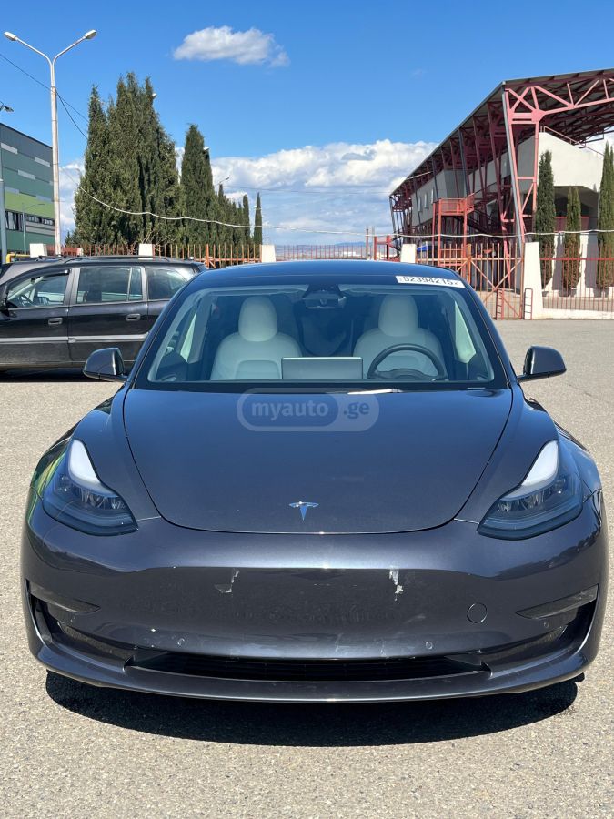 Tesla Model 3 - фото 1