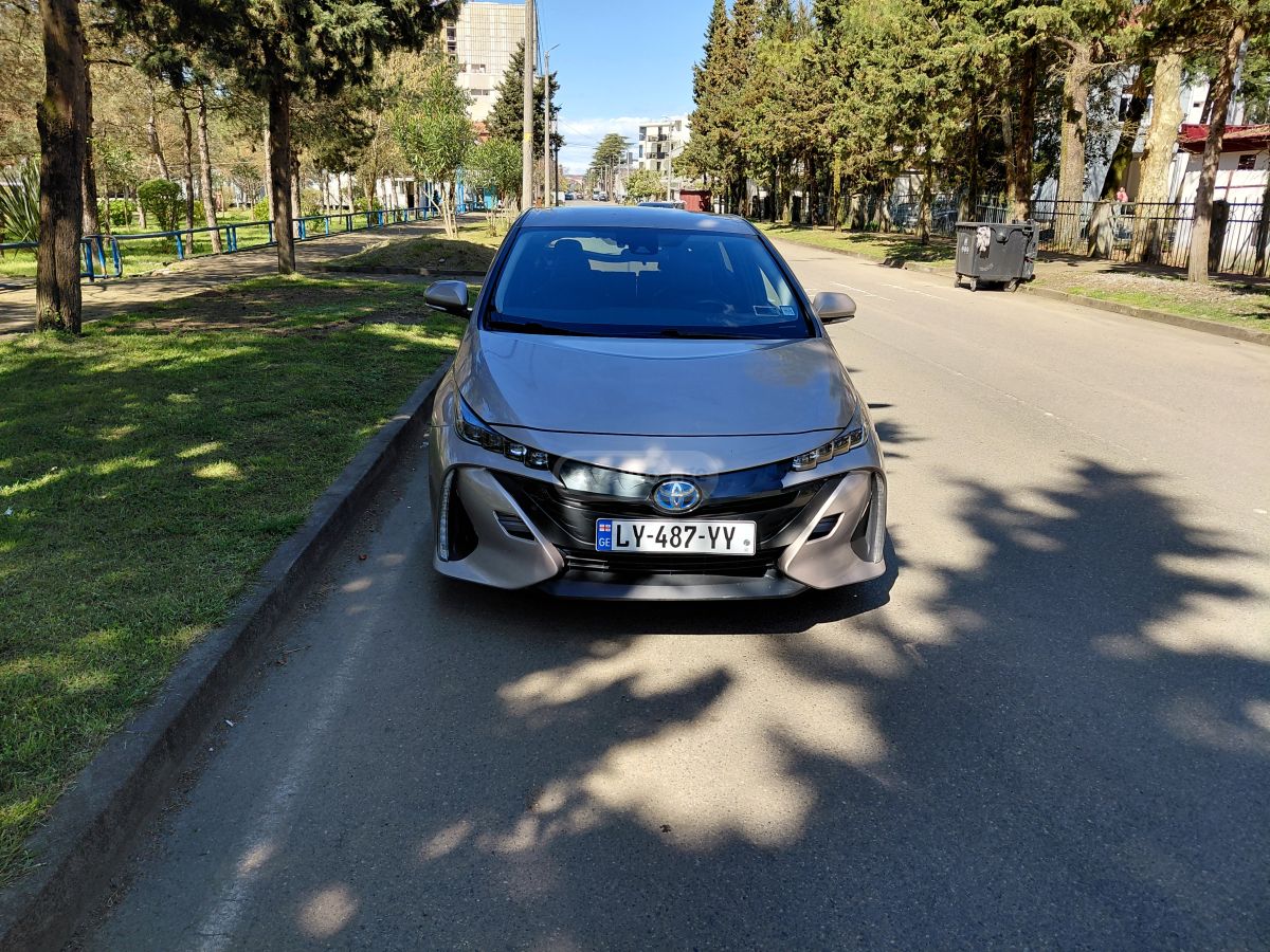 Toyota Prius Prime - фото 1