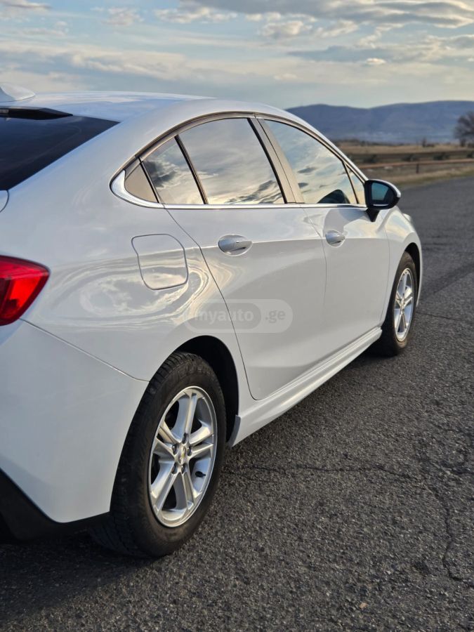 Chevrolet Cruze - фото 10