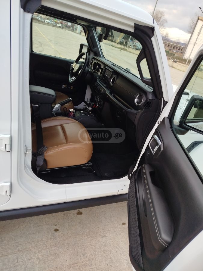 Jeep Wrangler - фото 11