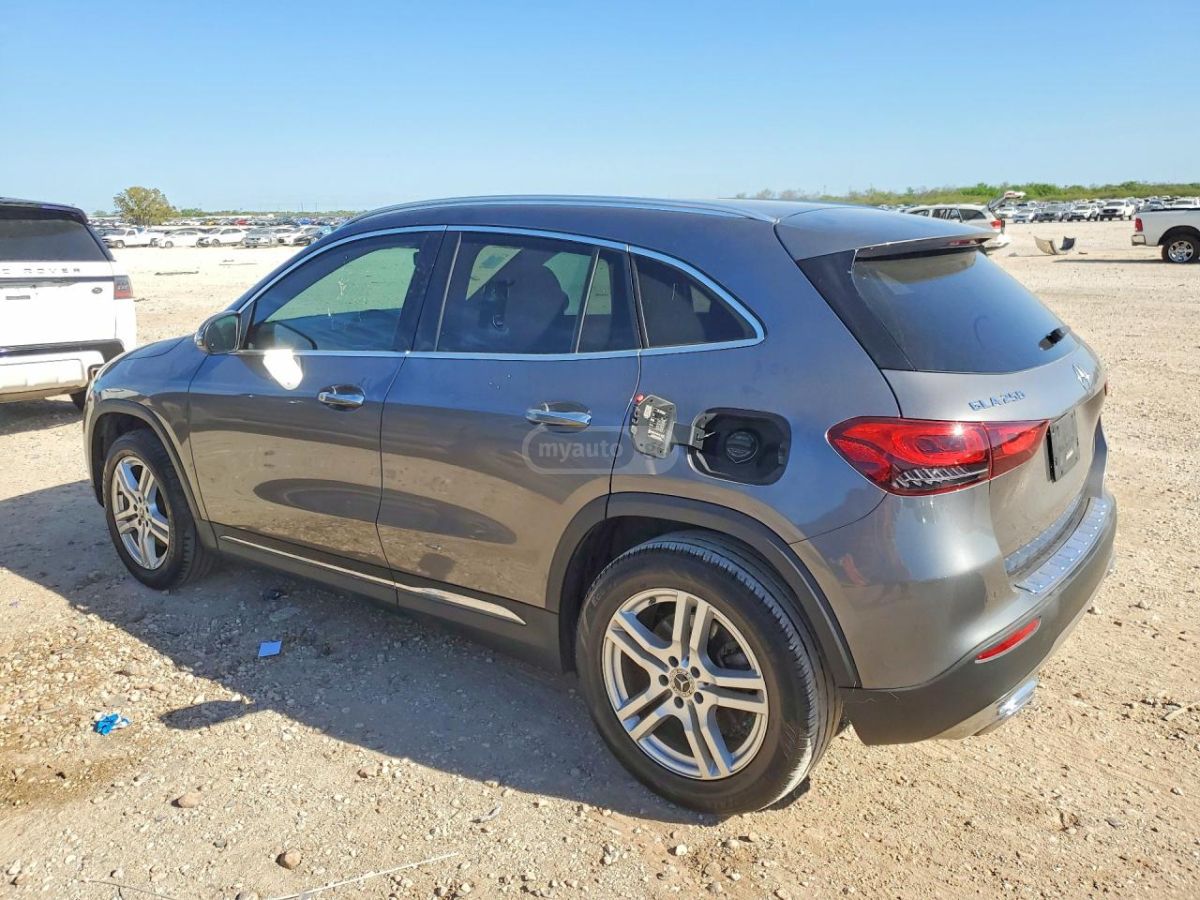 Mercedes-Benz GLA 250 - фото 2