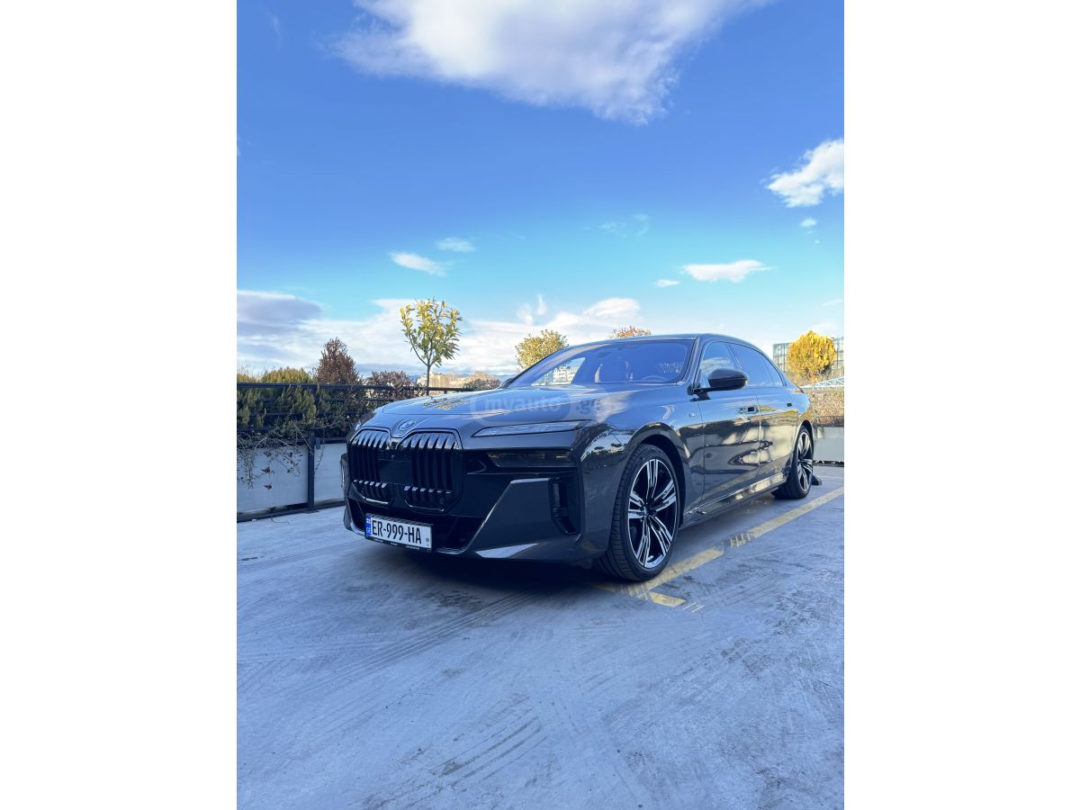 BMW I7 - фото 1