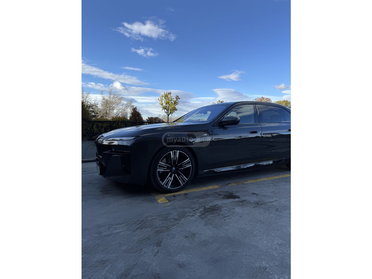 BMW I7 - фото 2