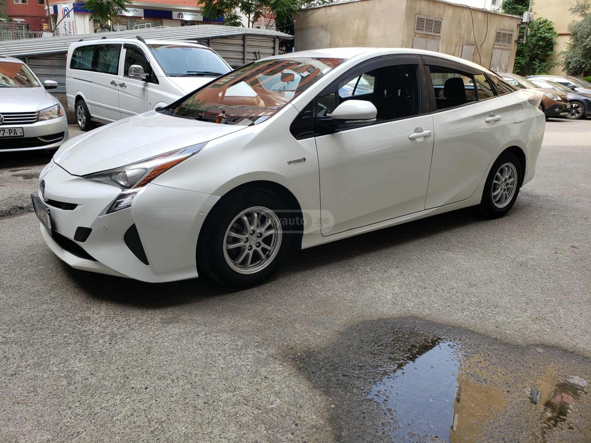 Toyota Prius - фото 2