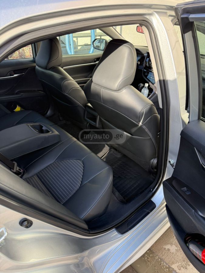 Toyota Camry - фото 8