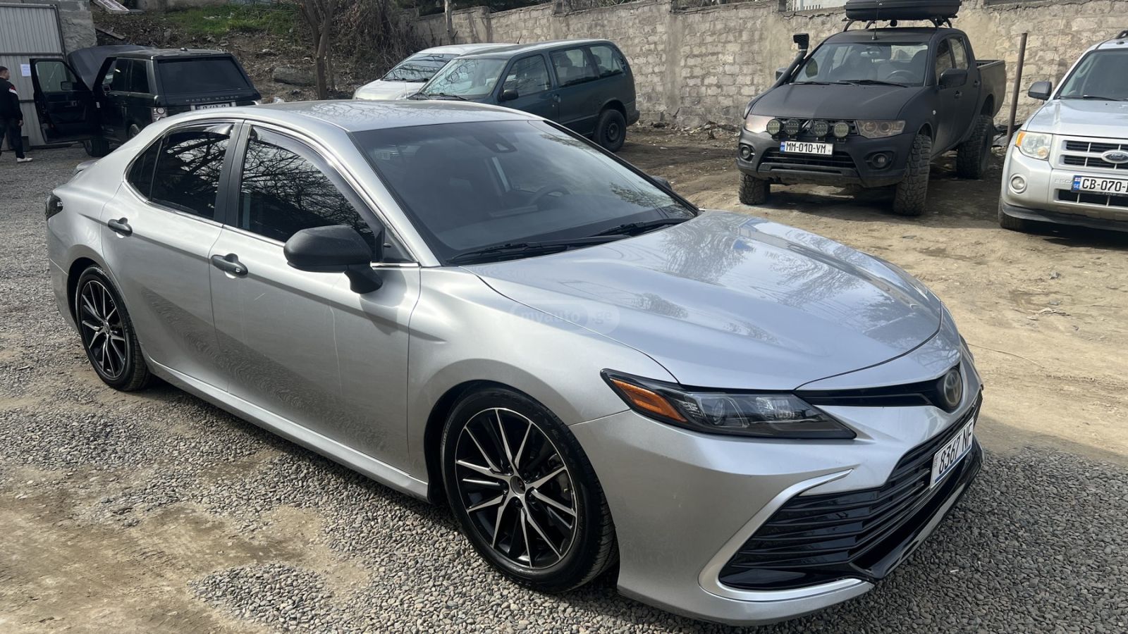 Toyota Camry - фото 1