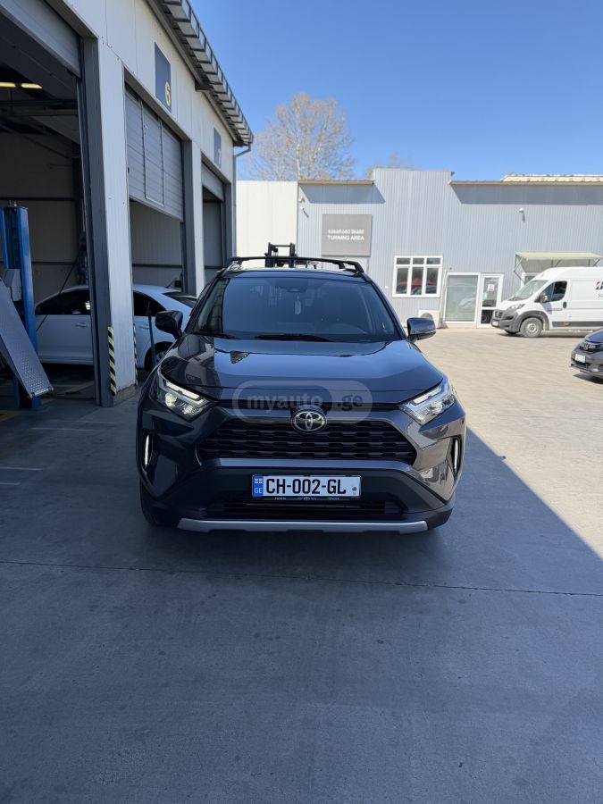 Toyota RAV 4 - фото 1