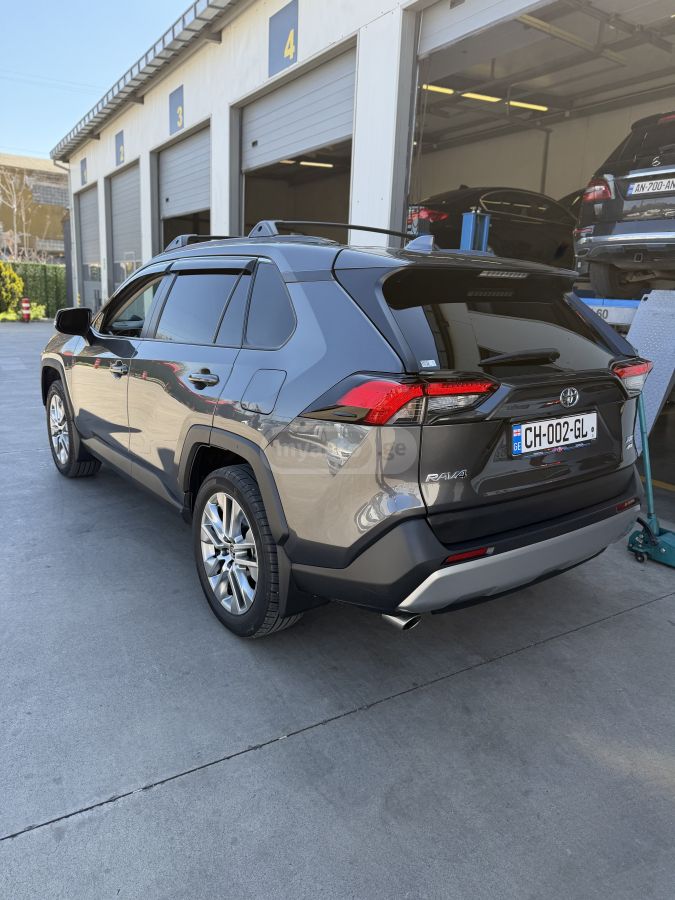 Toyota RAV 4 - фото 3