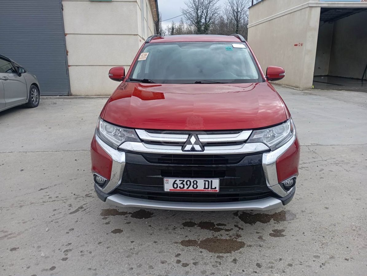 Mitsubishi Outlander - фото 1